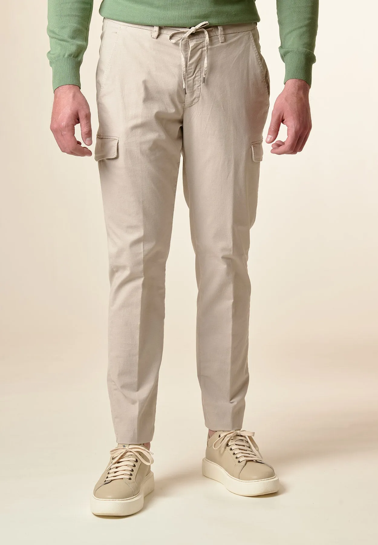 Pantalone sabbia cargo con coulisse slim fit