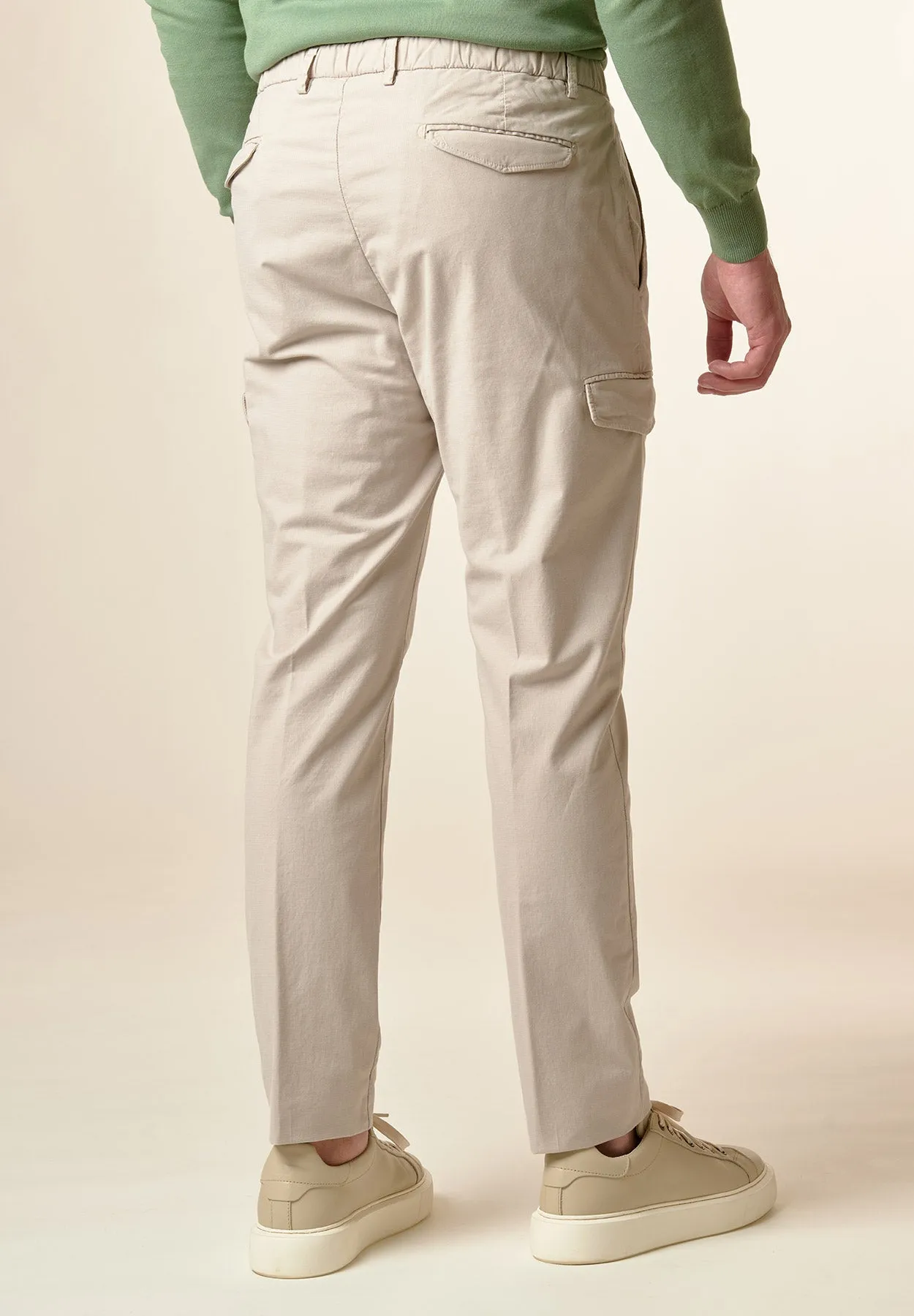 Pantalone sabbia cargo con coulisse slim fit