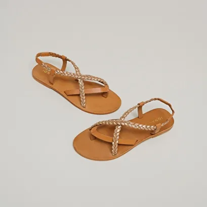 Sandals with straps in leather camel and gold