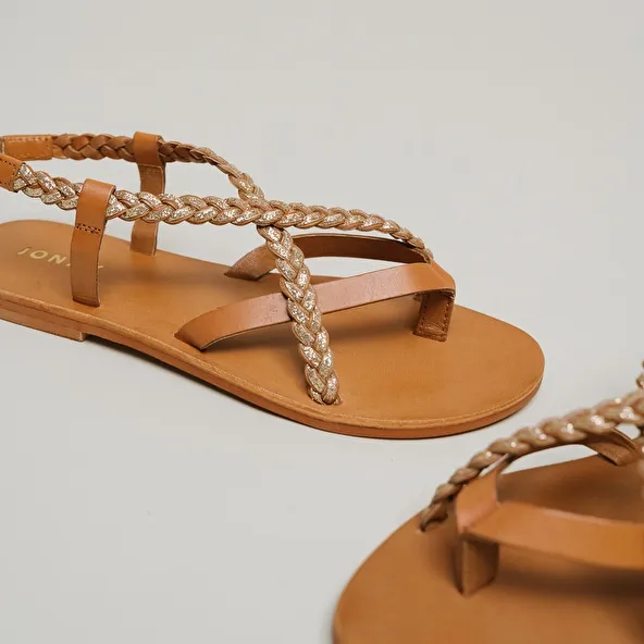 Sandals with straps in leather camel and gold