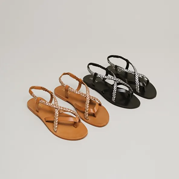 Sandals with straps in leather camel and gold